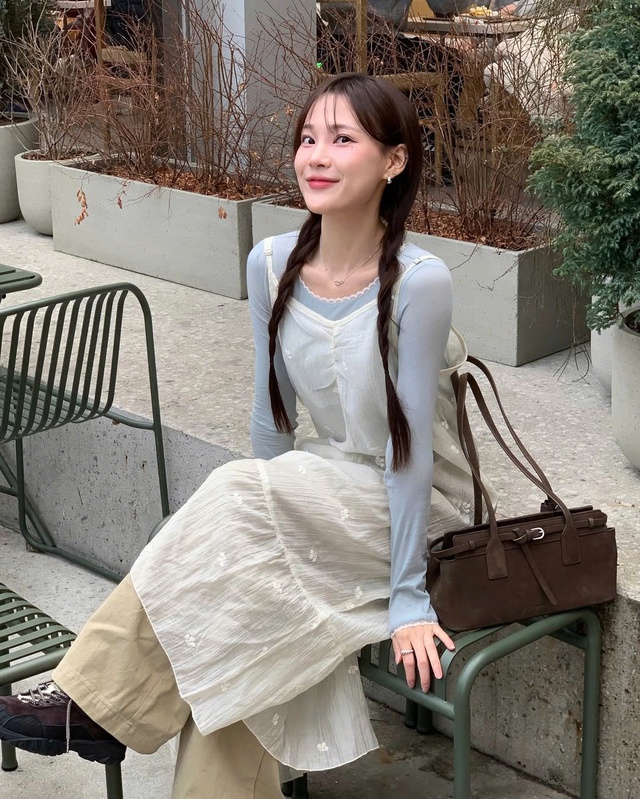 Yêu chiều bản thân với túi xách da lộn đẹp và thời thượng 2026 - Ảnh 3.