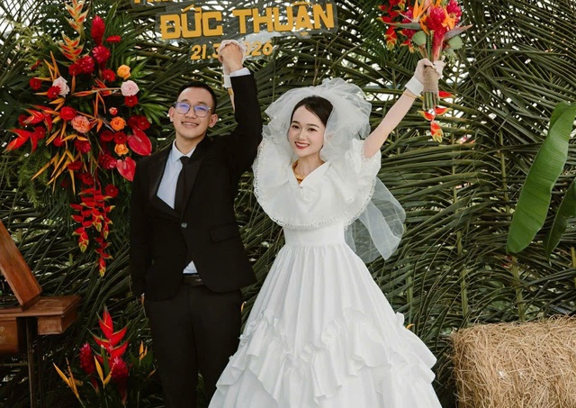 Cô dâu cùng gia đình tự trang trí đám cưới và thành quả gây bất ngờ - Ảnh 1.