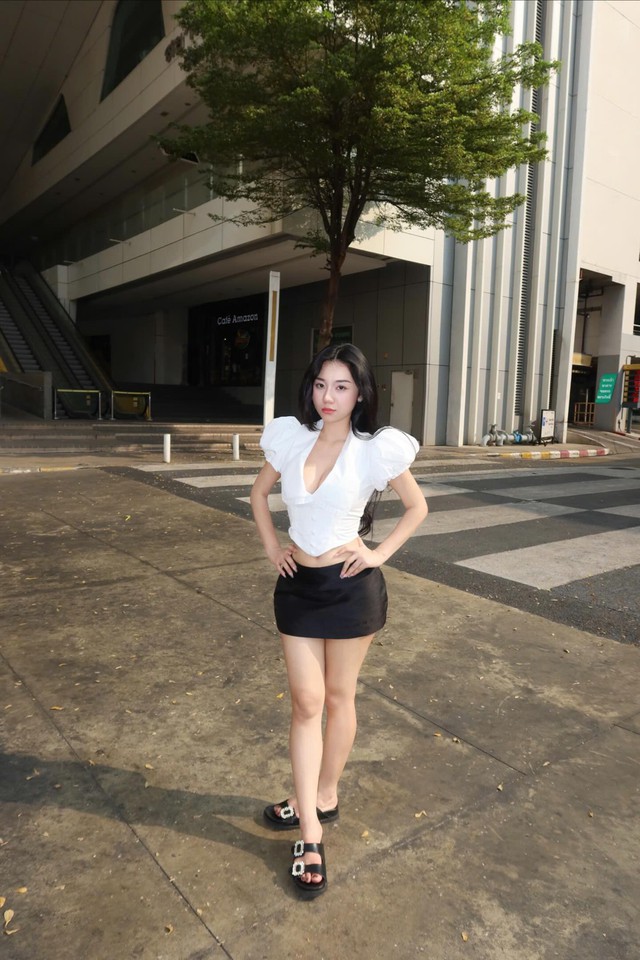 Sáng tạo diện mạo mới mỗi ngày cùng chân váy trơn không lỗi mốt - Ảnh 6.