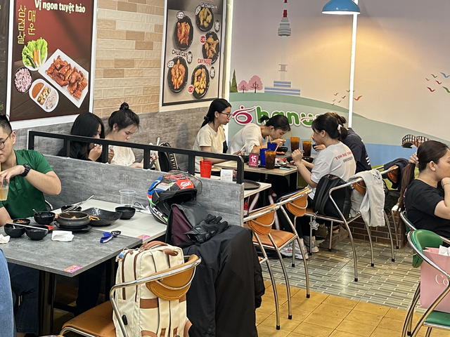 Giữa tiện lợi v&agrave; b&agrave;i to&aacute;n chi ti&ecirc;u, người trẻ đang chọn g&igrave; cho bữa trưa? - Ảnh 2.