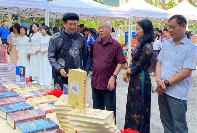 Đặc sắc ấn phẩm triều Nguyễn tại Ng&agrave;y s&aacute;ch v&agrave; văn h&oacute;a đọc Huế 2026- Ảnh 1.