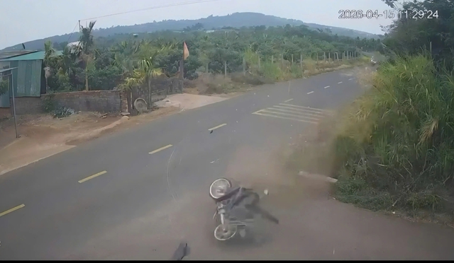 C&ocirc;ng an Đắk Lắk khẳng định th&ocirc;ng tin tr&ecirc;n mạng về họp b&aacute;o vụ nam sinh lớp 12 tử vong l&agrave; sai sự thật - Ảnh 1.