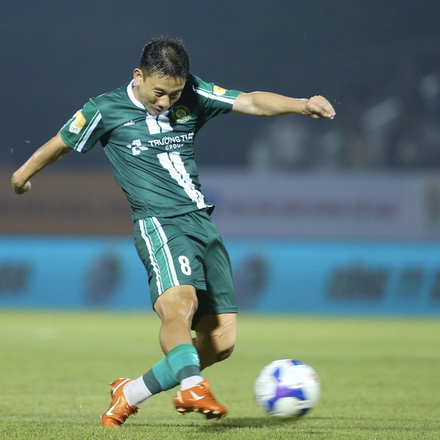 Trường Tươi Đồng Nai sẽ sớm v&ocirc; địch d&ugrave; thiếu C&ocirc;ng Phượng, HLV Nguyễn Việt Thắng đi v&agrave;o lịch sử? - Ảnh 1.