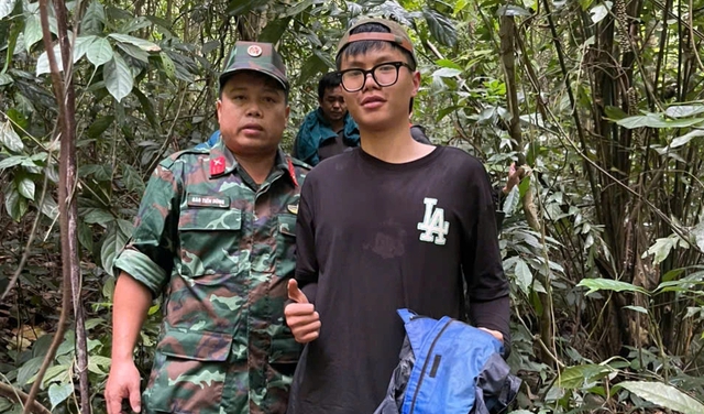 Nam sinh mất t&iacute;ch 37 giờ ở Tam Đảo: 'Cảm ơn c&aacute;c ch&uacute; đ&atilde; cứu ch&aacute;u'- Ảnh 3.