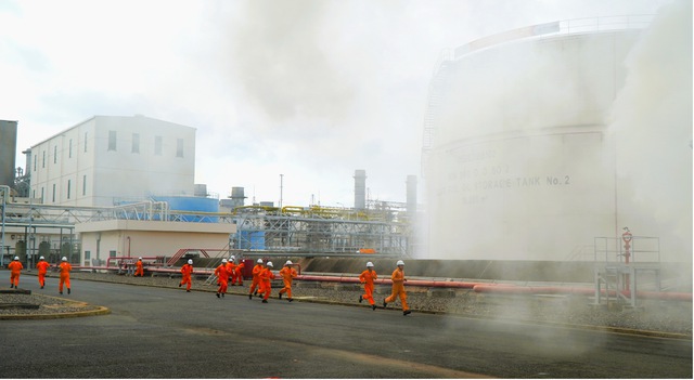 Nhiệt điện Ph&uacute; Mỹ diễn tập chữa ch&aacute;y v&agrave; cứu nạn, cứu hộ cấp Th&agrave;nh phố  - Ảnh 1.