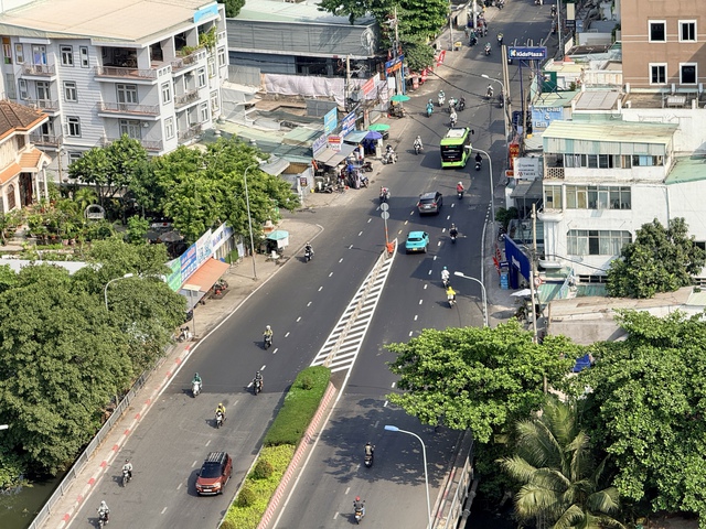 Vạch xương c&aacute; k&ecirc;nh h&oacute;a d&ograve;ng xe l&agrave; g&igrave;, đ&egrave; l&ecirc;n bị phạt bao nhi&ecirc;u? - Ảnh 1.