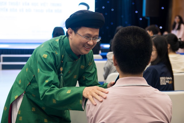 Thơ văn của Tố Hữu, Xuân Diệu, Nguyễn Nhật Ánh... được thi dịch sang tiếng Trung - Ảnh 3.