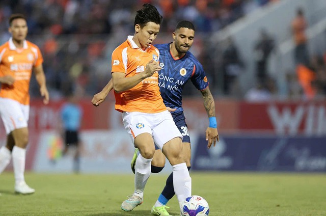 Quế Ngọc Hải sẽ gi&uacute;p HLV L&ecirc; Đức Tuấn giữ lời hứa?- Ảnh 1.