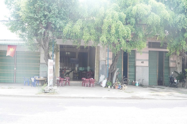 C&ocirc;ng an l&agrave;m việc với người đ&agrave;n &ocirc;ng h&agrave;nh hung phụ nữ ở Quy Nhơn- Ảnh 2.