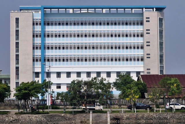 Đưa vào sử dụng Khu điều trị kỹ thuật cao gần 180 tỉ 'treo' suốt nhiều năm - Ảnh 1.