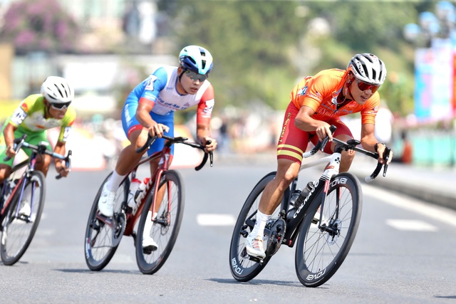 Tay đua Thanh Hóa lần thứ 2 giành chiến thắng chặng tại Cúp xe đạp truyền hình- Ảnh 3.