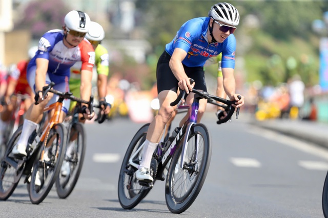Tay đua Thanh Hóa lần thứ 2 giành chiến thắng chặng tại Cúp xe đạp truyền hình- Ảnh 2.
