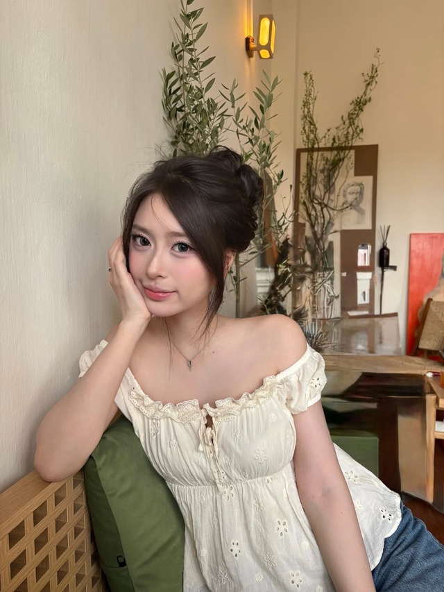 Tôn dáng cùng áo bèo nhún cho vẻ ngoài đáng yêu - Ảnh 5.