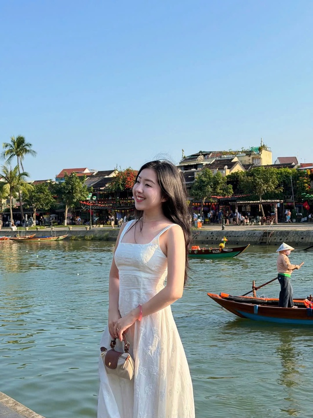 Vẻ đẹp quý phái khi phối trang phục cùng vòng tay đá - Ảnh 5.