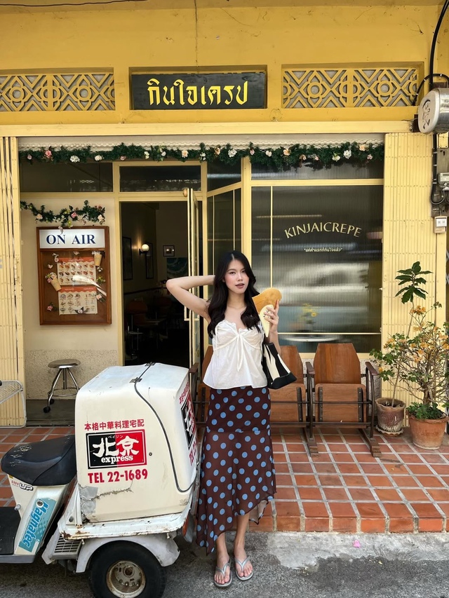 Tôn dáng cùng áo bèo nhún cho vẻ ngoài đáng yêu - Ảnh 8.