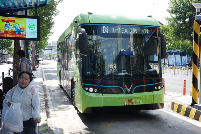 B&agrave;n c&aacute;ch 'k&eacute;o' người d&acirc;n đi xe bu&yacute;t- Ảnh 1.