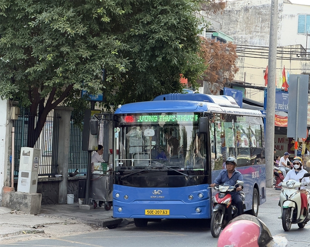 B&agrave;n c&aacute;ch 'k&eacute;o' người d&acirc;n đi xe bu&yacute;t- Ảnh 2.