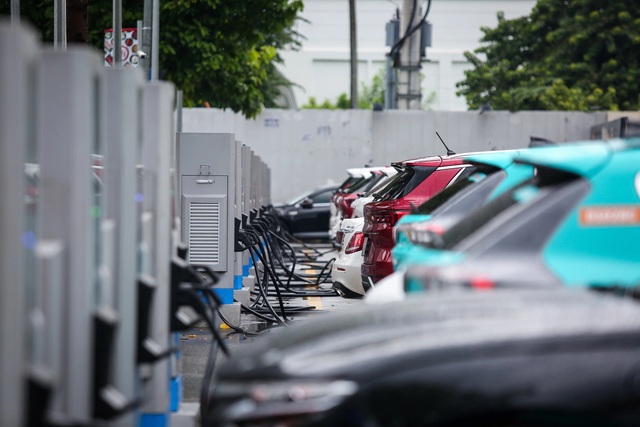 Đề xuất doanh nghiệp chia sẻ trạm sạc xe điện, giống như chuyển vùng sim điện thoại - Ảnh 1.