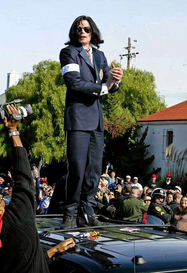 4 vụ b&ecirc; bối lớn nhất cuộc đời '&ocirc;ng ho&agrave;ng nhạc pop' Michael Jackson - Ảnh 3.