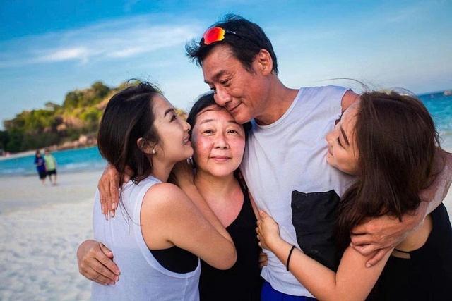 Bị x&atilde; hội đen bắt c&oacute;c, t&agrave;i tử Lương Gia Huy được vợ giải cứu ngoạn mục - Ảnh 4.