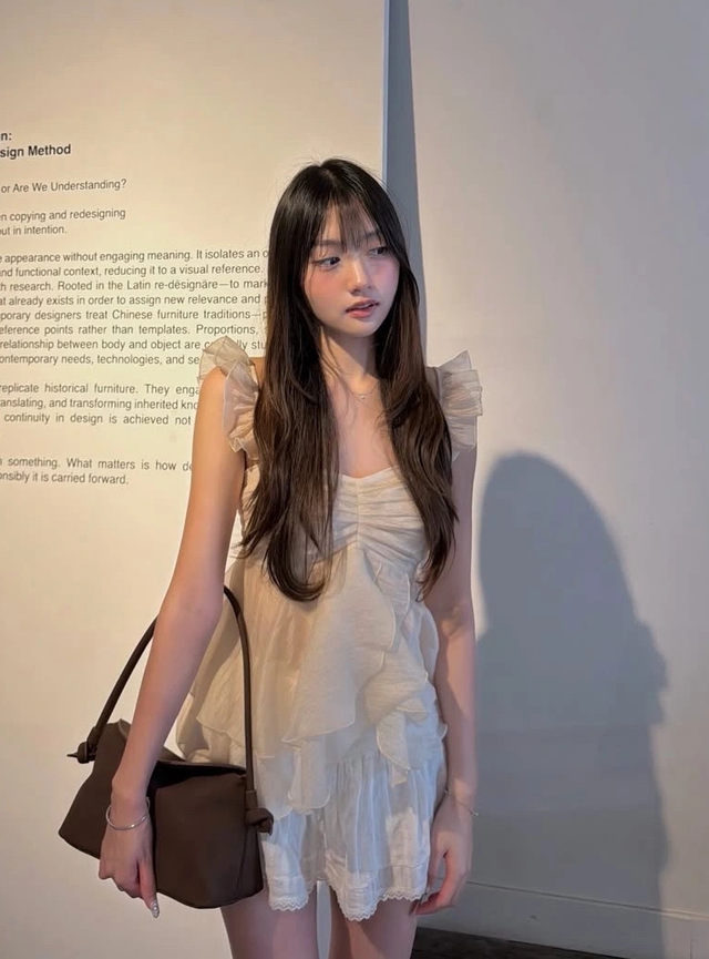 Tôn dáng cùng áo bèo nhún cho vẻ ngoài đáng yêu - Ảnh 7.