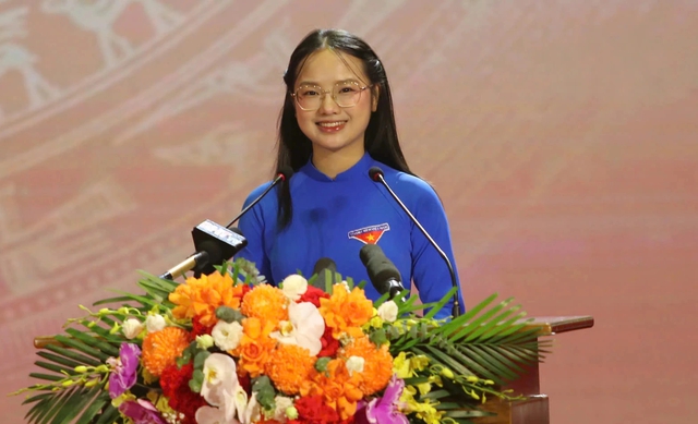 Nữ sinh H&agrave; Tĩnh g&acirc;y 'sốt' mạng x&atilde; hội với b&agrave;i ph&aacute;t biểu đầy kh&iacute; chất- Ảnh 1.