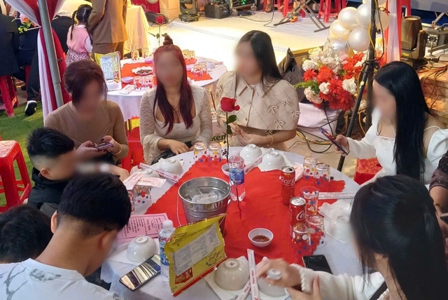 Tranh c&atilde;i tiền mừng cưới: 'Kh&ocirc;ng đi cưới, kh&ocirc;ng gửi phong b&igrave; với người l&acirc;u kh&ocirc;ng gặp' - Ảnh 2.