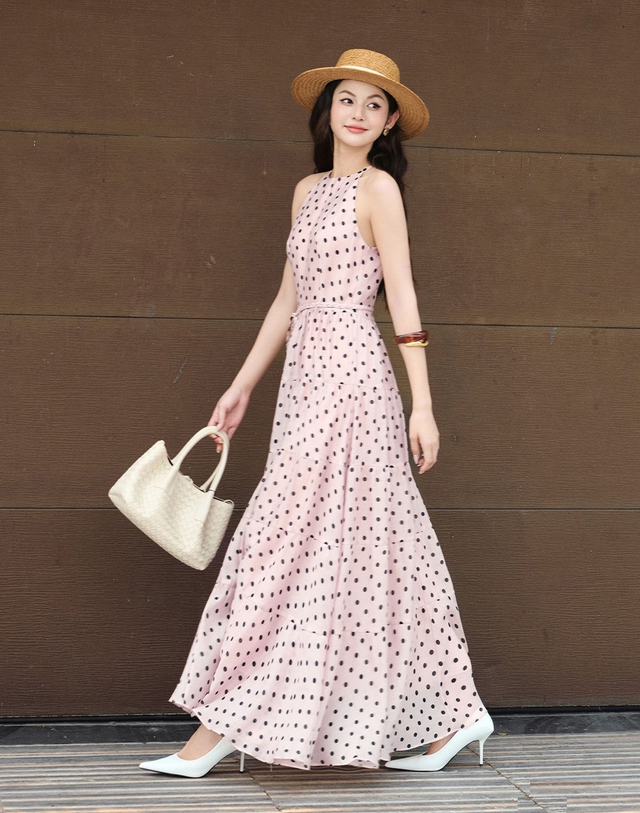 Gợi ý trang phục nhẹ mát cho những ngày nghỉ lễ 2026- Ảnh 1.