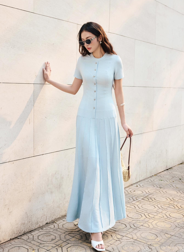 Gợi ý trang phục nhẹ mát cho những ngày nghỉ lễ 2026- Ảnh 3.