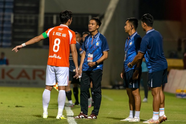 CLB Đ&agrave; Nẵng sẽ kh&ocirc;ng &lsquo;bẻ ghế&rsquo; HLV L&ecirc; Đức Tuấn ở trận cầu sinh tử- Ảnh 2.