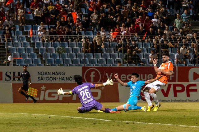 CLB Đ&agrave; Nẵng sẽ kh&ocirc;ng &lsquo;bẻ ghế&rsquo; HLV L&ecirc; Đức Tuấn ở trận cầu sinh tử- Ảnh 3.