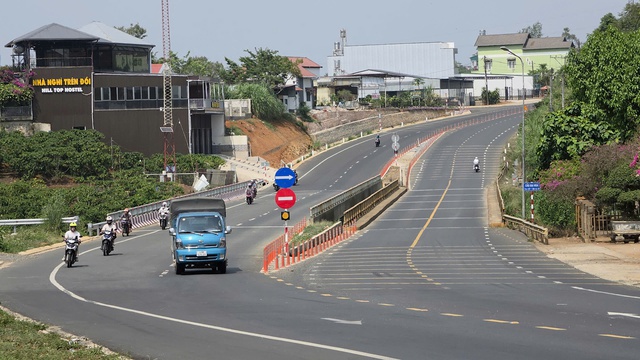 Xe được lưu th&ocirc;ng qua cầu cạn đ&egrave;o Mimosa Đ&agrave; Lạt, cầu Đại Ninh v&agrave; Đại Nga  - Ảnh 5.