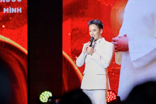 Sau hit 120 triệu view, Anh Qu&acirc;n Idol h&aacute;t t&igrave;nh ca đất nước

- Ảnh 4.