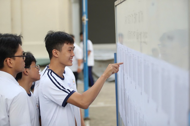 Thí sinh có từ 2 chứng chỉ ngoại ngữ được ưu tiên ra sao? - Ảnh 1.