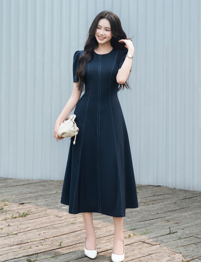 Váy denim mềm mại, thêm nét hiện đại vào bản phối thường ngày - Ảnh 2.