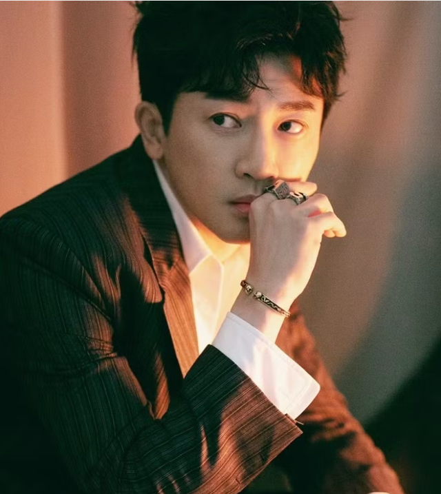 Từng gánh nợ gia đình, 'Ngũ A Ka' Tô Hữu Bằng sống kín tiếng tuổi 53 - Ảnh 2.