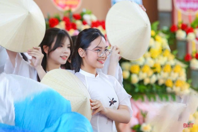 Nữ sinh H&agrave; Tĩnh g&acirc;y 'sốt' mạng x&atilde; hội với b&agrave;i ph&aacute;t biểu đầy kh&iacute; chất- Ảnh 4.