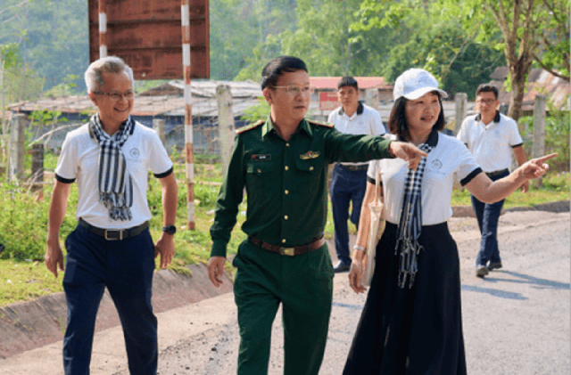 Hành trình Từ Trái Tim - Lên biên giới trao khát vọng, lan tỏa tri thức - Ảnh 13.