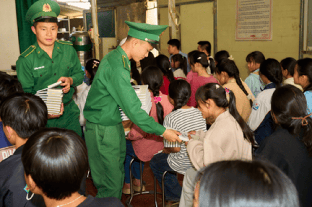 Hành trình Từ Trái Tim - Lên biên giới trao khát vọng, lan tỏa tri thức - Ảnh 15.