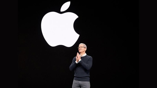 Tim Cook rời ghế CEO Apple 2026: Phản ứng từ Trump v&agrave; c&aacute;c tỉ ph&uacute; c&ocirc;ng nghệ - Ảnh 1.