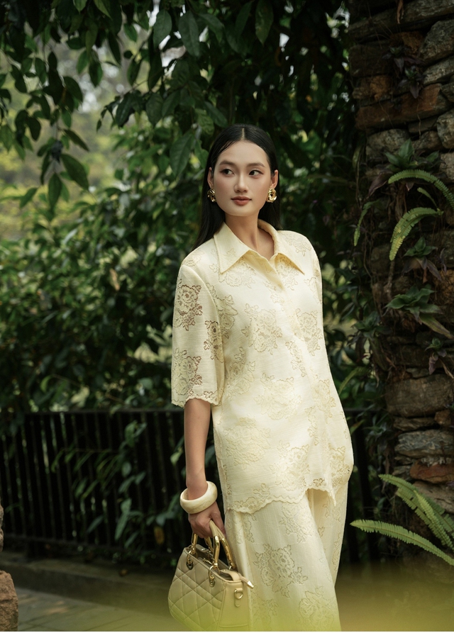 Gợi ý trang phục nhẹ mát cho những ngày nghỉ lễ 2026- Ảnh 5.