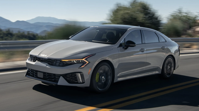 Nhiều h&atilde;ng &ocirc; t&ocirc; c&acirc;n nhắc quay lại sản xuất xe sedan - Ảnh 2.