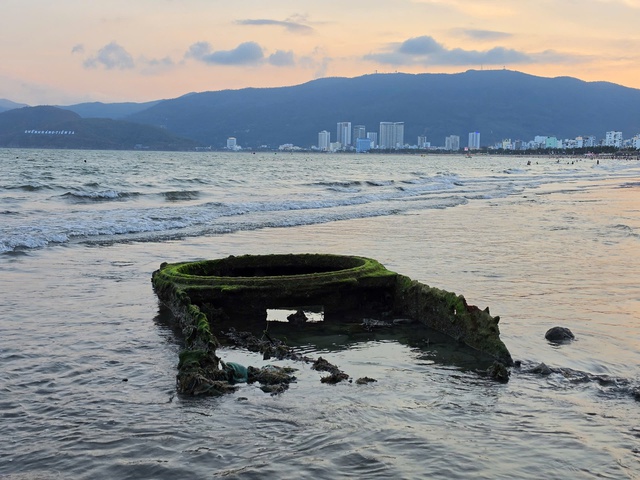 X&aacute;c xe tăng ở b&atilde;i biển Quy Nhơn sẽ được trục vớt - Ảnh 2