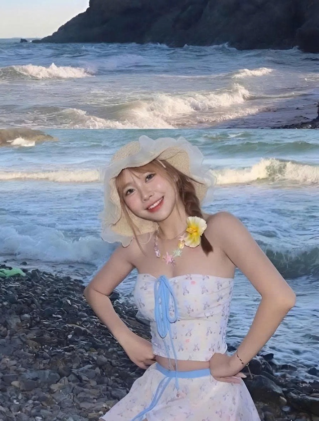 Thời trang đi biển với mũ cói cùng vòng cổ charm cho nàng điệu đà- Ảnh 8.