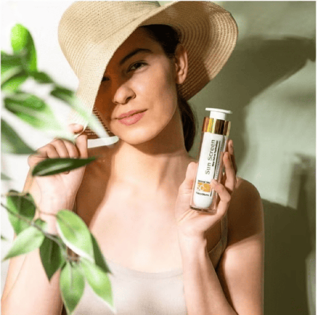 Nắng 40 độ đổ mồ h&ocirc;i: 5 kem chống nắng kh&ocirc;ng tr&ocirc;i, đi biển kh&ocirc;ng ch&aacute;y da- Ảnh 5.