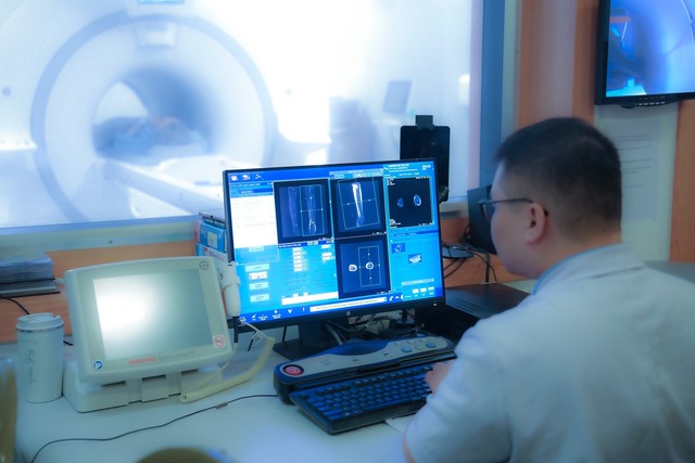 Đề xuất 'th&ocirc;ng tuyến' bảo hiểm giữa 2 cơ sở của Bệnh viện Bạch Mai, Việt Đức- Ảnh 2.