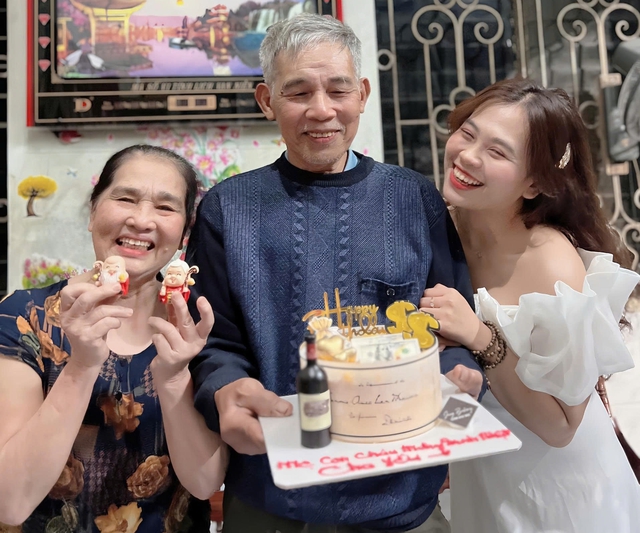 Nghẹn ng&agrave;o đ&aacute;m cưới c&ocirc; d&acirc;u mồ c&ocirc;i: 'Bố mẹ y&ecirc;n t&acirc;m, em b&eacute; đ&atilde; trưởng th&agrave;nh' - Ảnh 3.