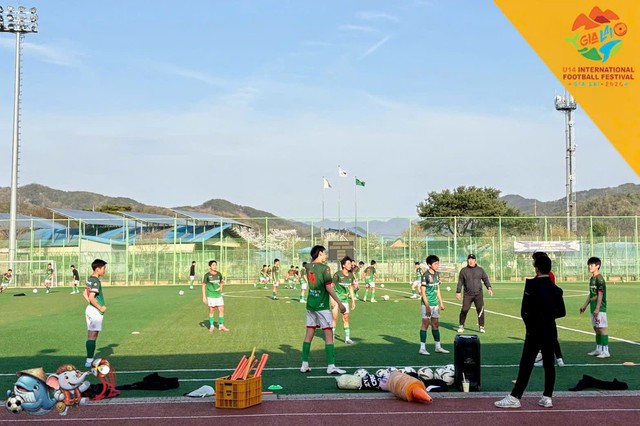 Bầu Đức hạnh ph&uacute;c, giấc mơ trở th&agrave;nh hiện thực với Festival quốc tế U.14 Gia Lai- Ảnh 2.