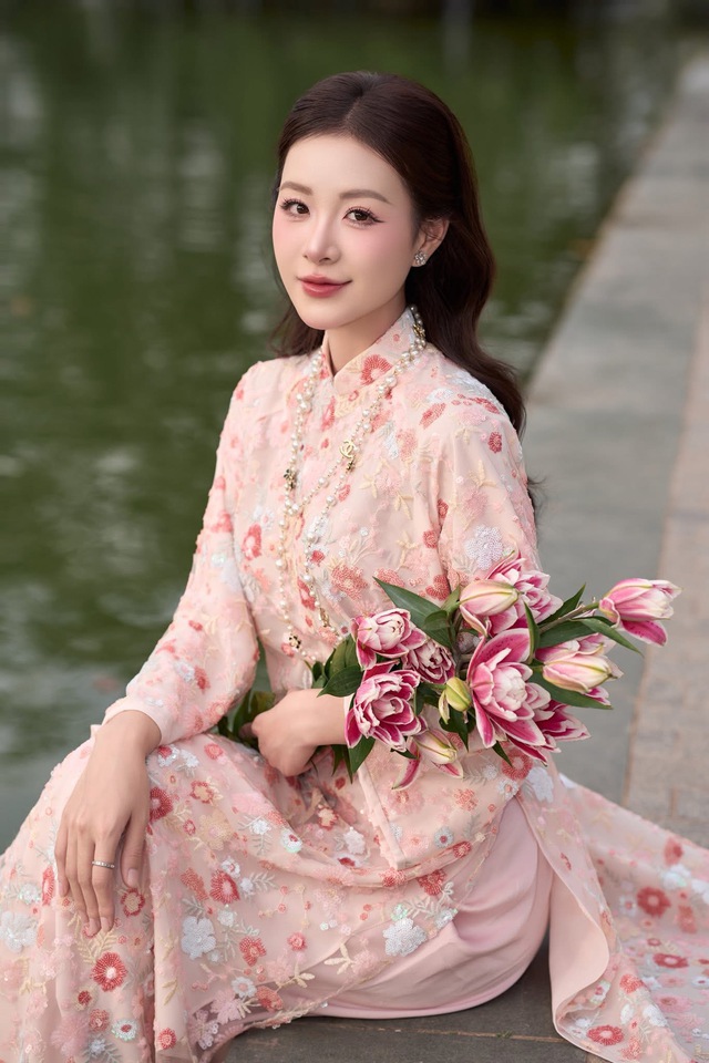 Sắc v&oacute;c của 'hoa hậu' đang g&acirc;y tranh c&atilde;i tr&ecirc;n phim giờ v&agrave;ng - Ảnh 2.