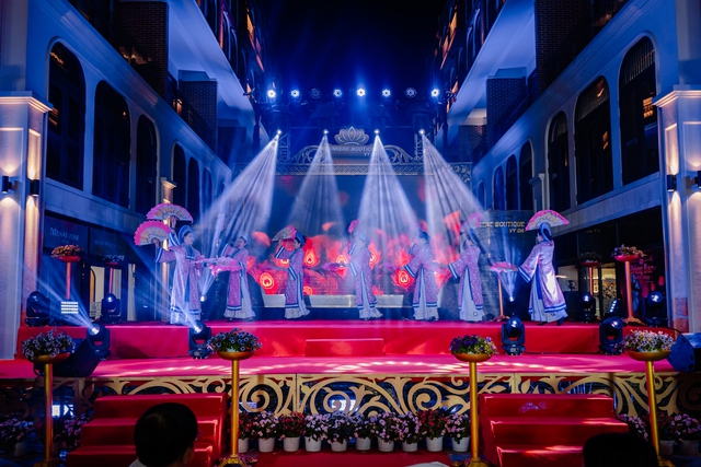 Hành trình hè trọn vẹn từ Huế trầm mặc đến Phú Quốc, TP.HCM sôi động- Ảnh 1.